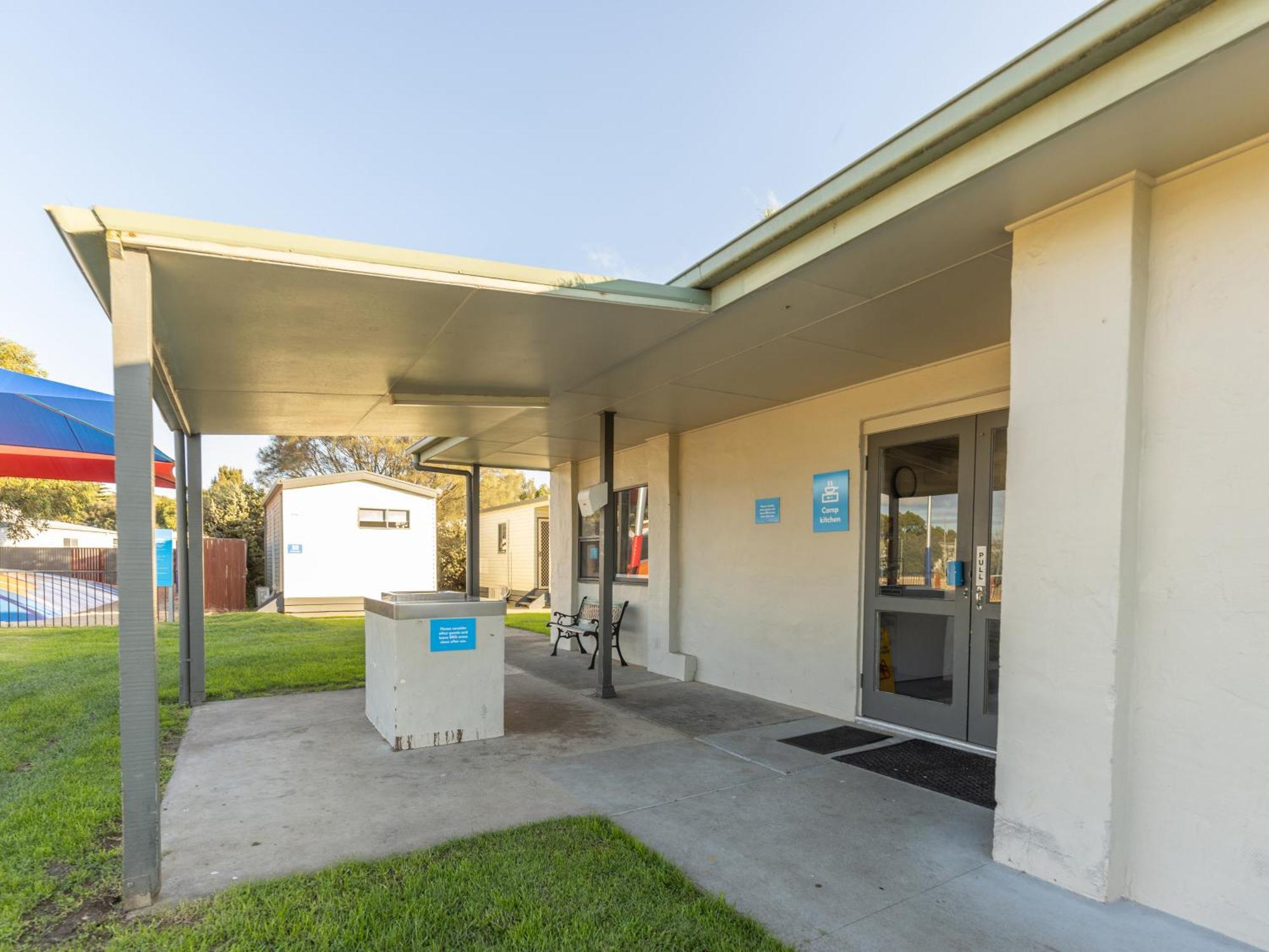 Nrma Warrnambool Riverside Holiday Park Ngoại thất bức ảnh